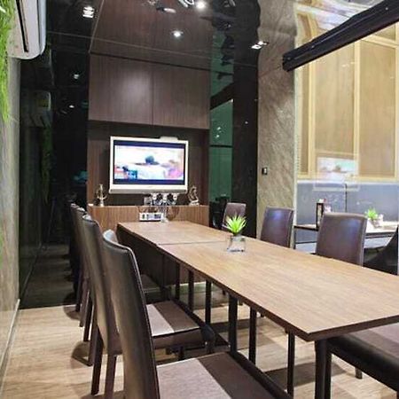 V Residence Serviced Apartment Bangkok Zewnętrze zdjęcie