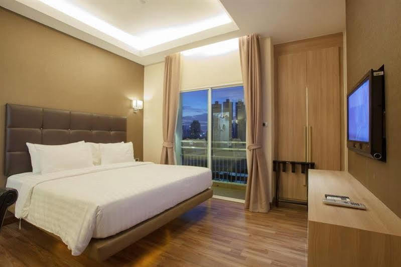 V Residence Serviced Apartment Bangkok Zewnętrze zdjęcie