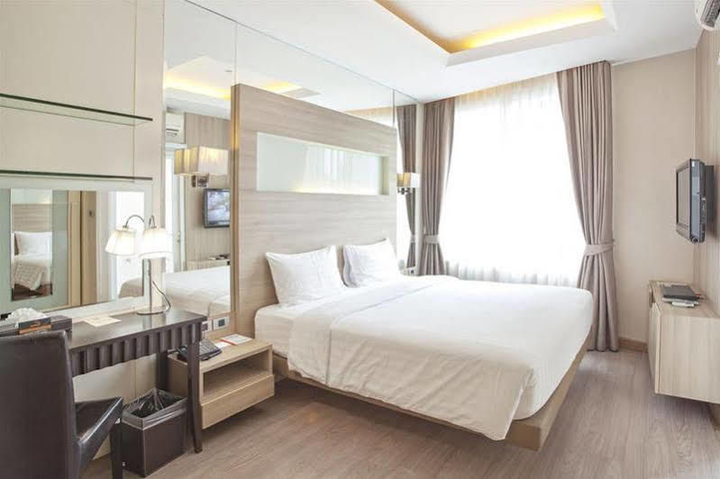 V Residence Serviced Apartment Bangkok Zewnętrze zdjęcie