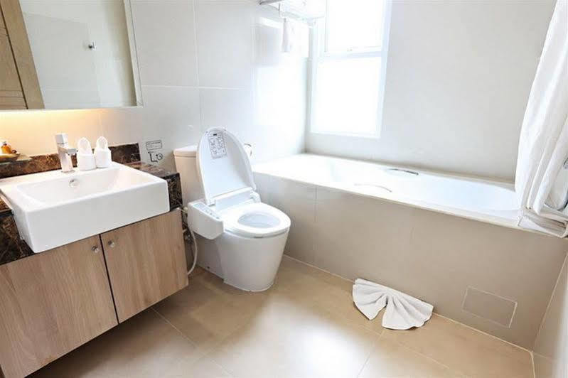 V Residence Serviced Apartment Bangkok Zewnętrze zdjęcie