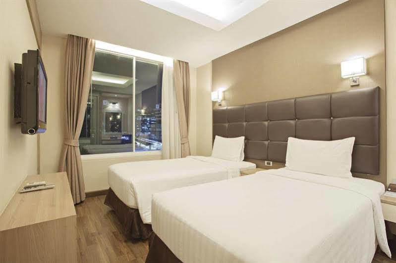 V Residence Serviced Apartment Bangkok Zewnętrze zdjęcie