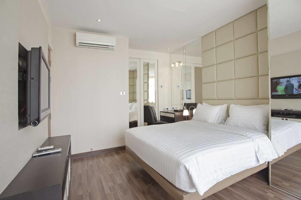 V Residence Serviced Apartment Bangkok Zewnętrze zdjęcie